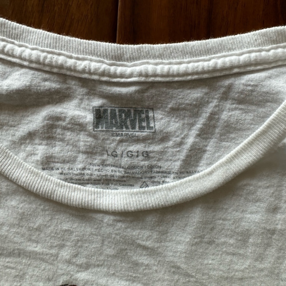 Marvel Comics Group Shot Superheroes T-Shirt size Large - Picture 3 of 3